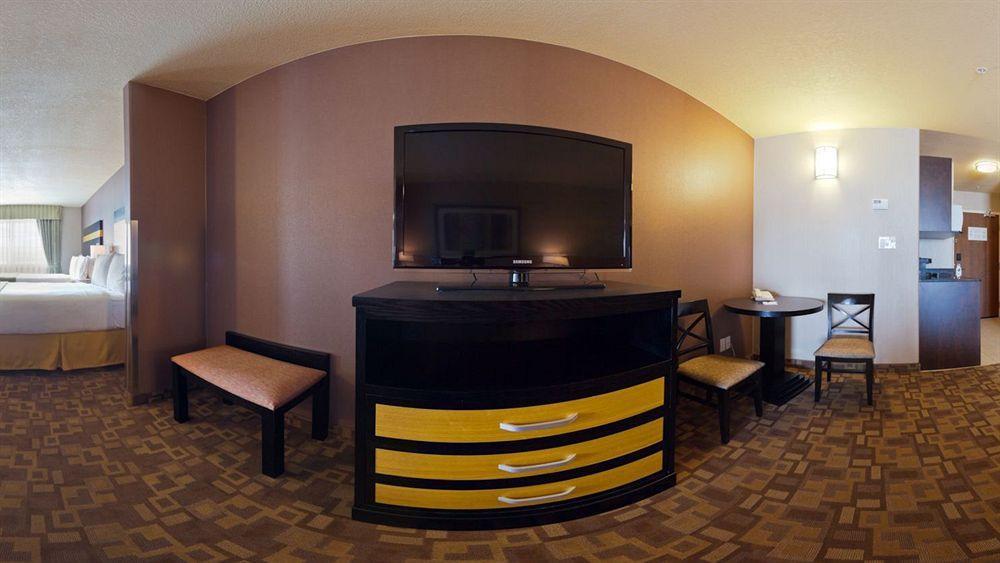Holiday Inn Express And Suites Dawson Creek, An Ihg Hotel Kültér fotó